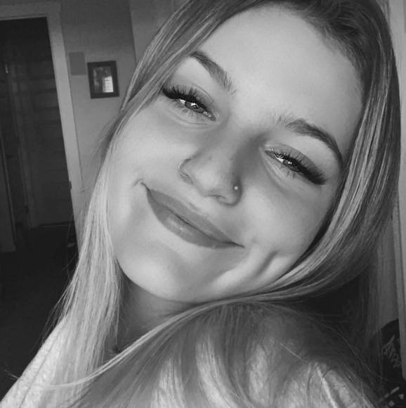 Meet your Posher, Taya - Picture 1 of 1